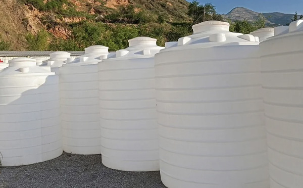化工液体储存注意事项——选对PE金塔塑料桶避免安全隐患
