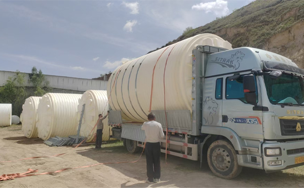 金塔立式运输桶装车中