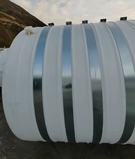 圆形金塔塑料桶批量交付案例：结构稳定，适配多行业液体储运需求